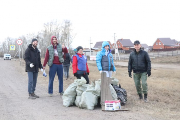  Более 20 тонн мусора убрано во время субботника в Хомутово 